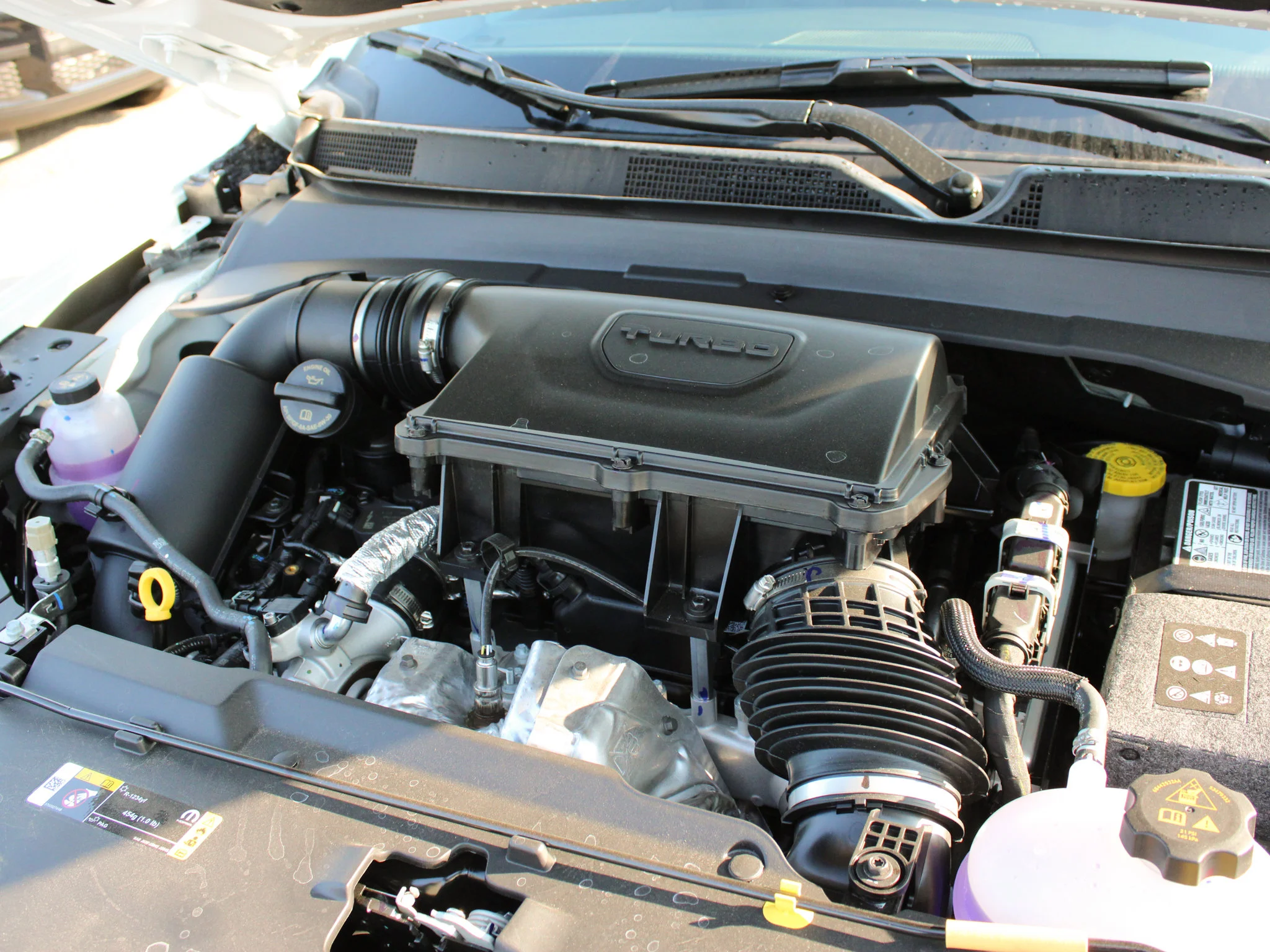 New 2026 White Jeep North* 4x4, Pano Sunroof, Remote Start, Alpine Audio, Heated Seats image 7