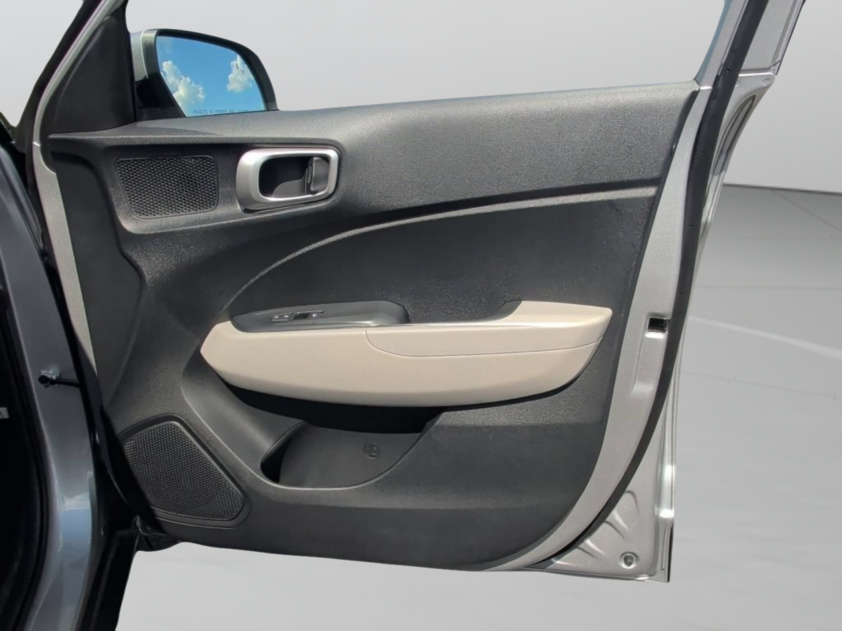 New 2026 Shimmering Silver Hyundai SEL image 42