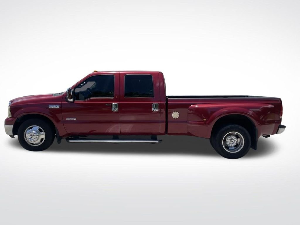 Used 2006 Red Ford  image 8