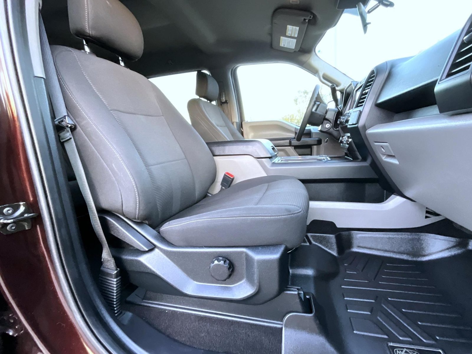 Used 2019 Red Ford XL image 18