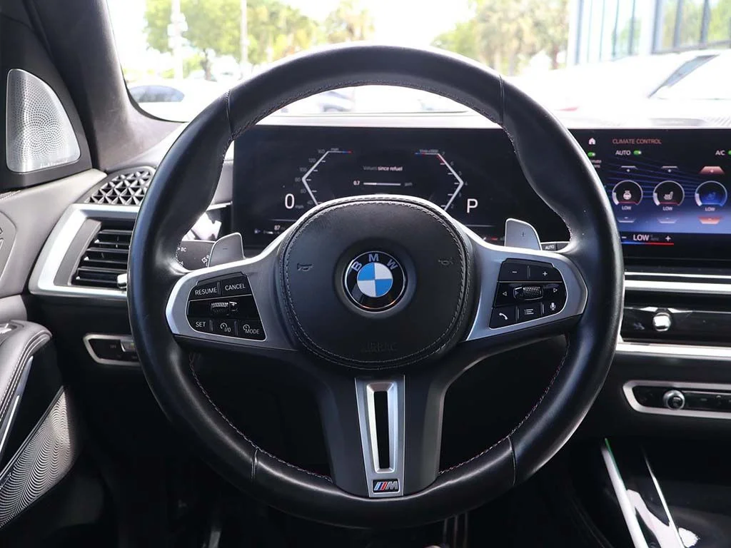 Used 2023 White BMW M60i image 50