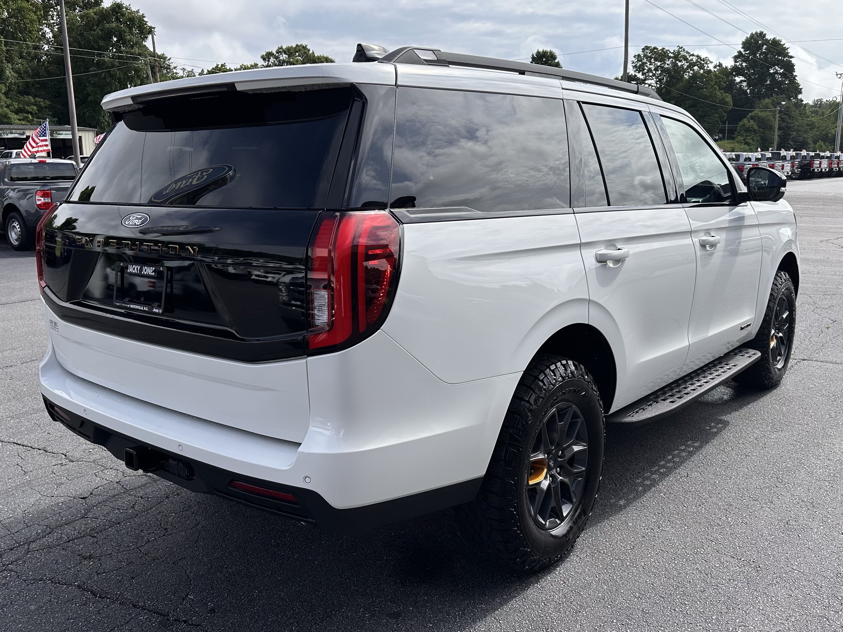 New 2027 Star White Metallic Tri-Coat Ford Tremor® image 6