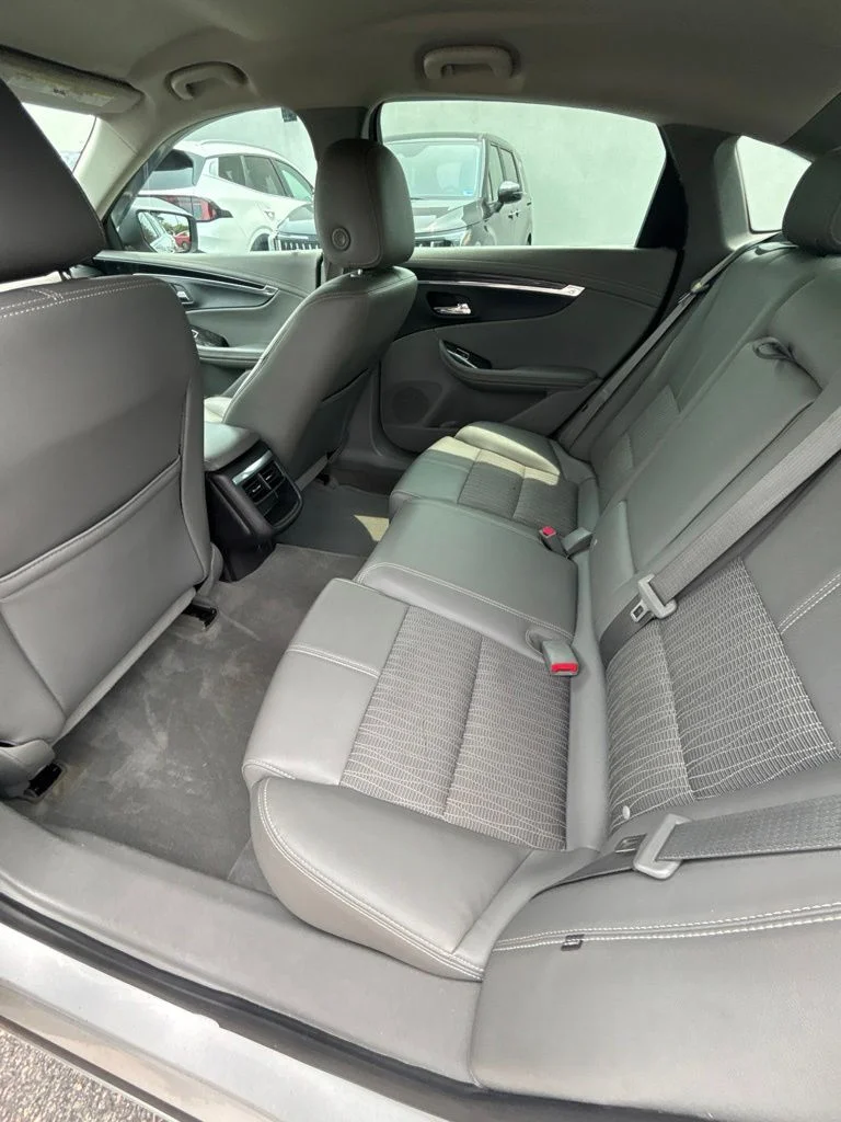 Used 2015 Silver Chevrolet LT image 17
