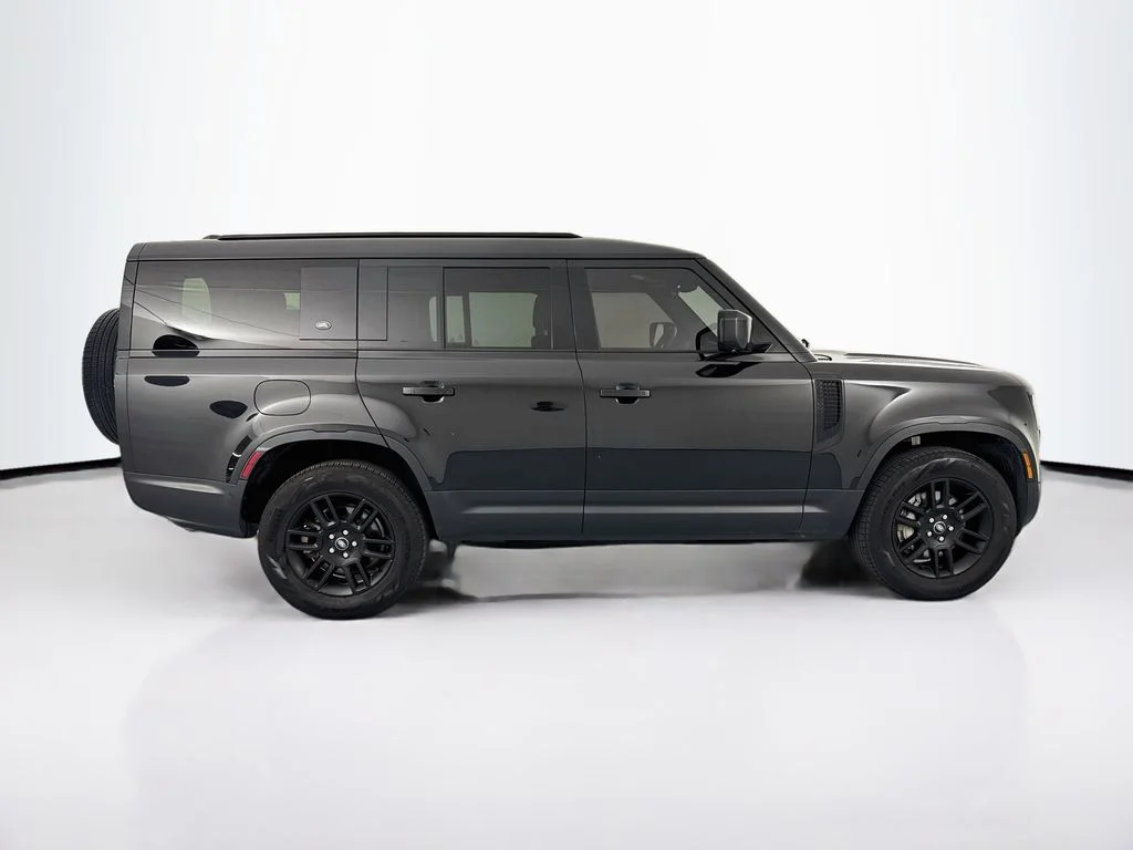 Used 2024 Black Land Rover S image 4