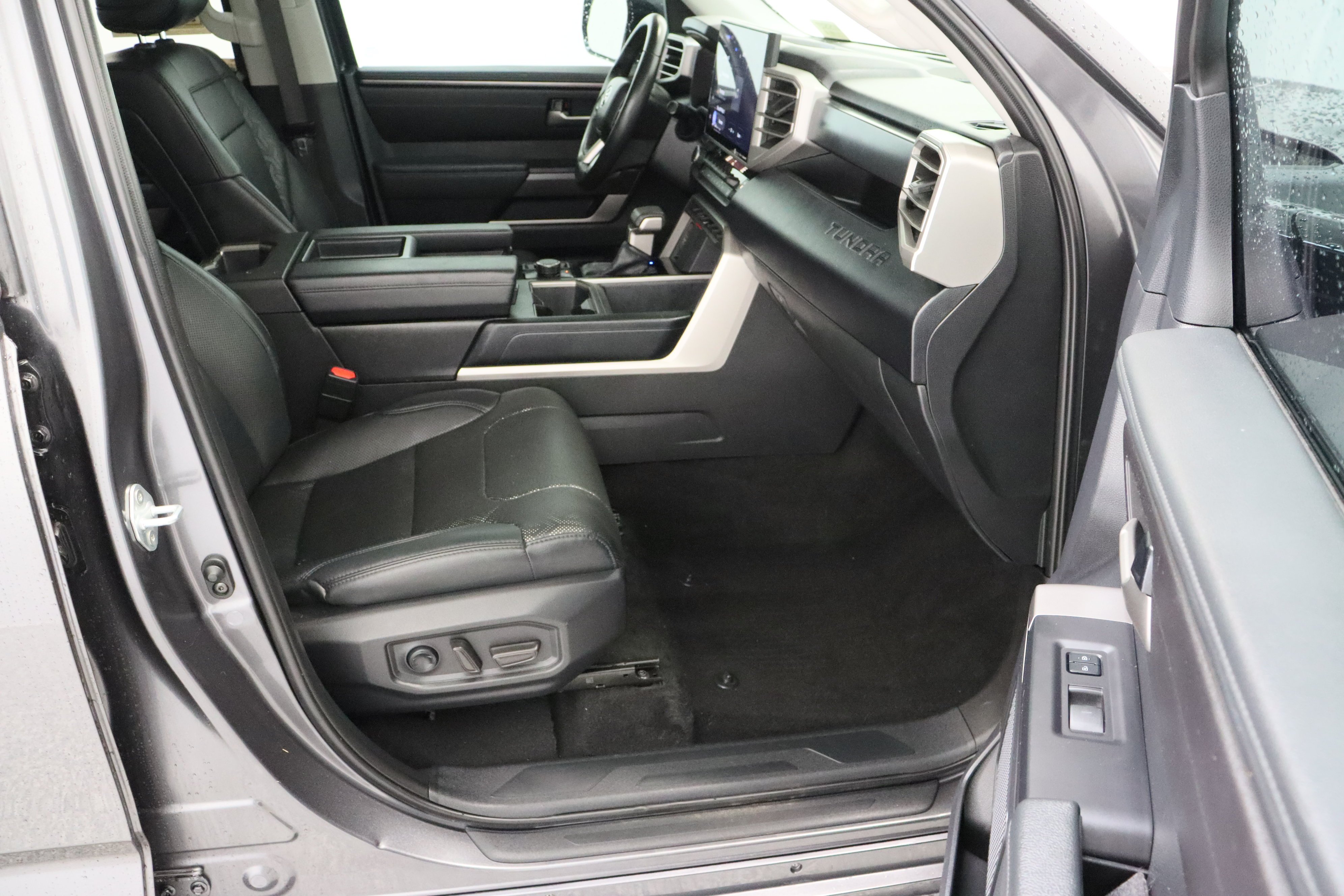 Used 2022 Magnetic Gray Metallic Toyota SR5 3.4T image 38