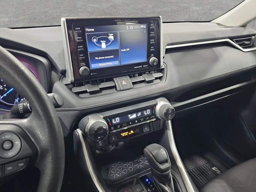 Used 2019 White Toyota XLE image 22