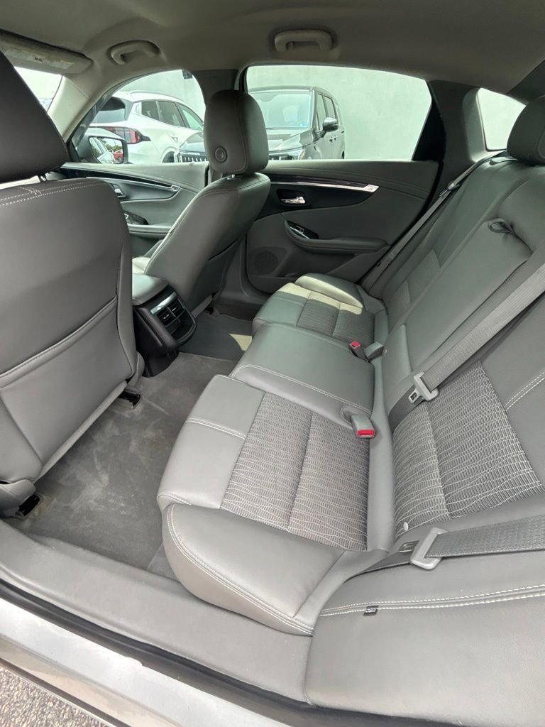 Used 2015 Silver Chevrolet LT image 17