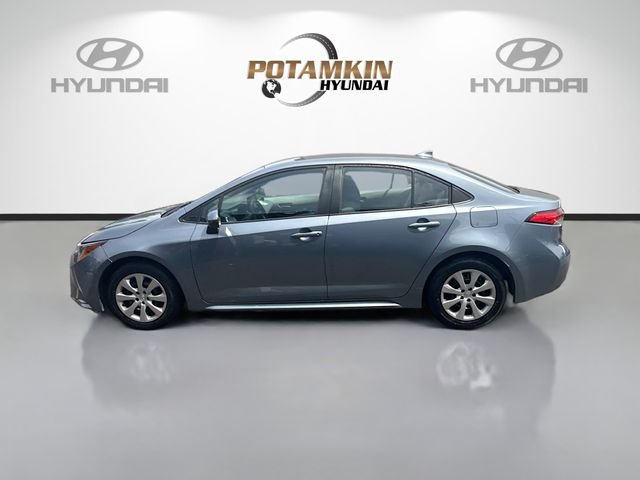 Used 2022  Toyota LE image 8
