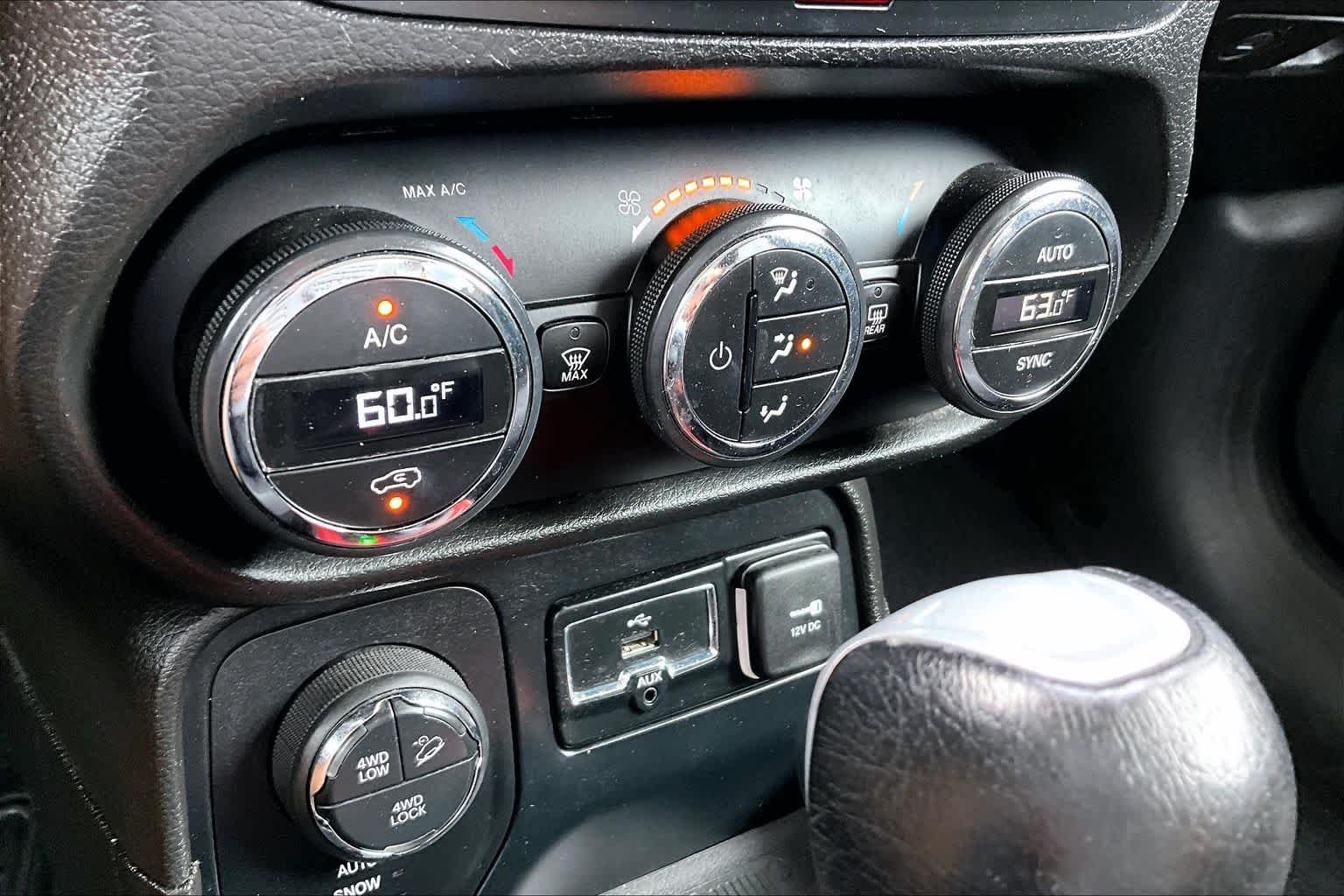 Used 2017 Alpine White Jeep Trailhawk image 32