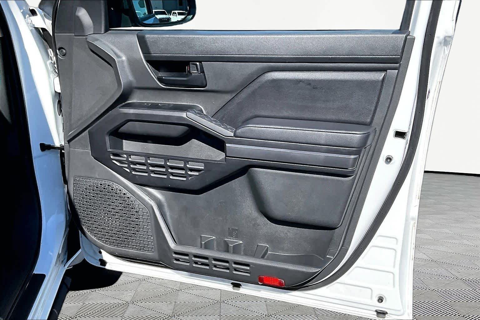 Used 2025 Ice Cap Toyota SR5 image 23