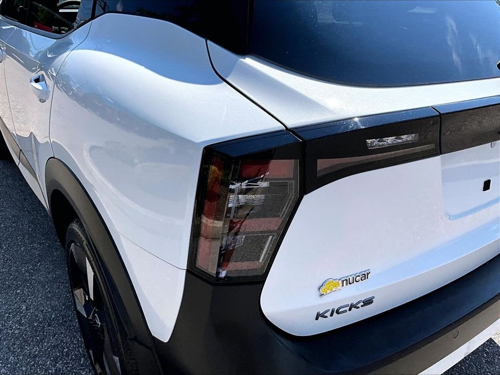 Used 2025 White Nissan SR image 32