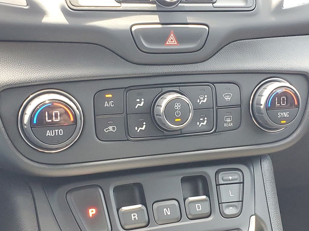 Used 2021 White GMC SLE image 26