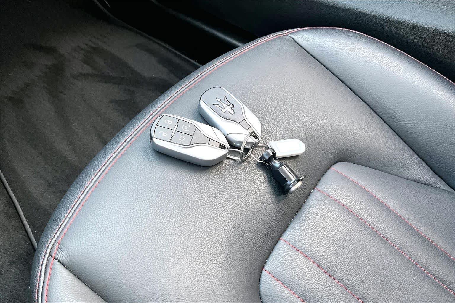 Used 2022 Bianco Maserati Modena image 14