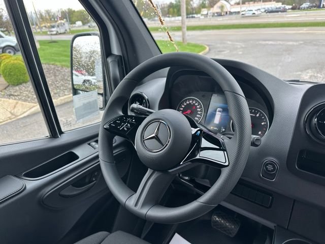 New 2026 Arctic White Mercedes-Benz Cargo 170 WB image 23