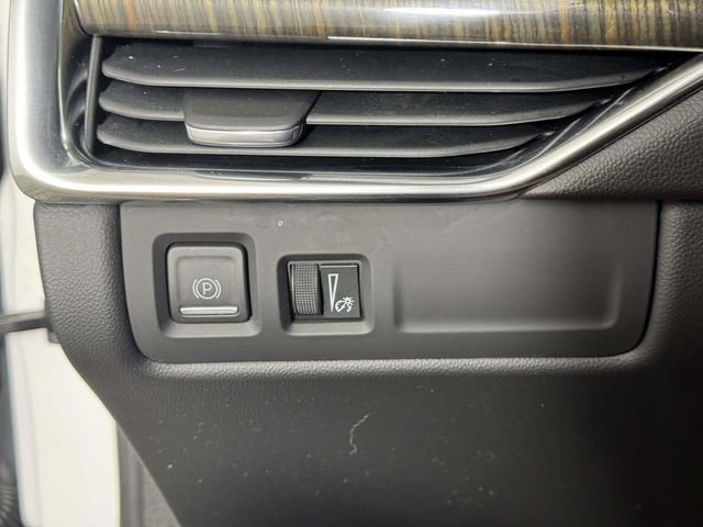 Used 2022 White Cadillac Premium Luxury image 20