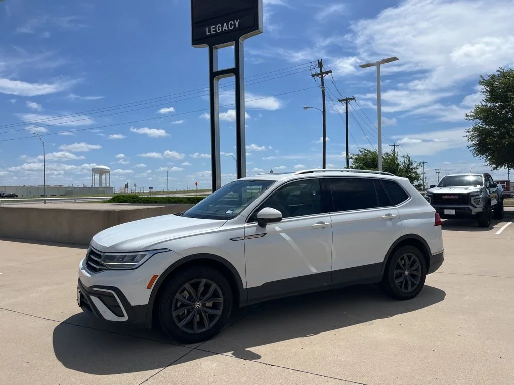 2022 Volkswagen Tiguan 2.0T SE's photo