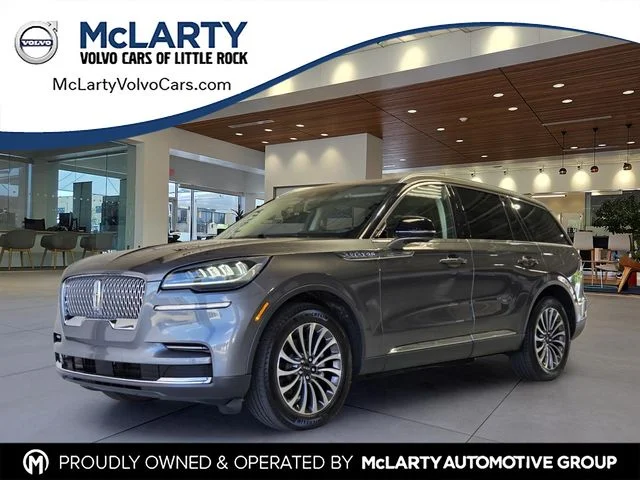 Used 2023 Gray Lincoln Reserve image 1