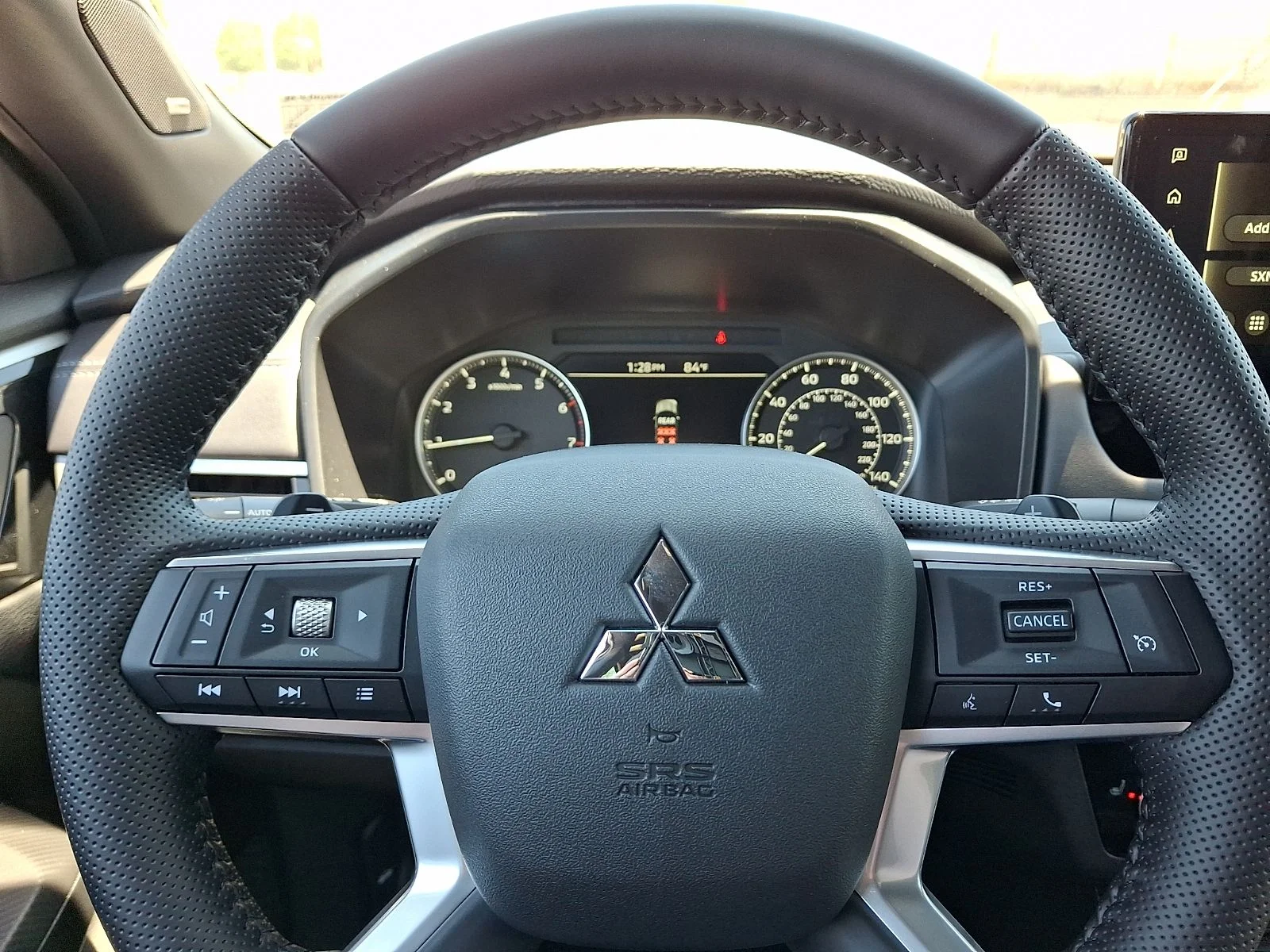 New 2026 White Mitsubishi LE image 18
