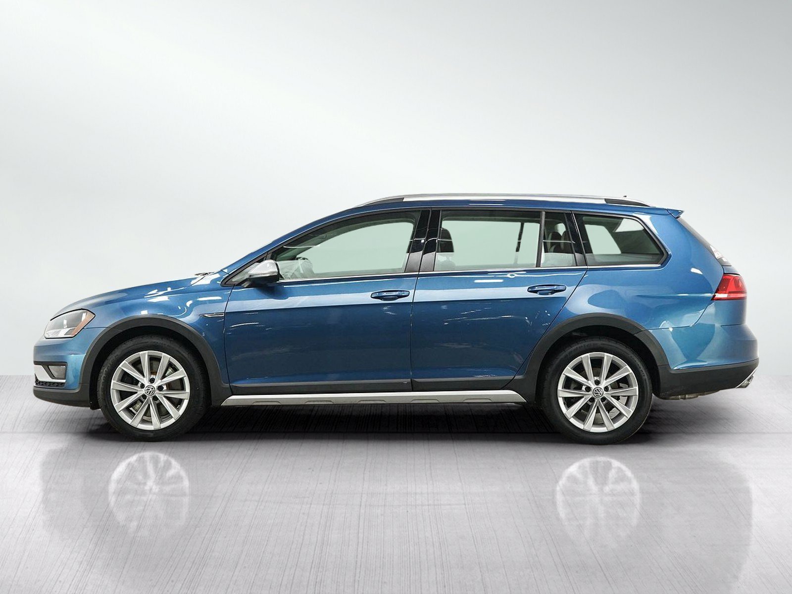 Used 2017 Silk Blue Metallic Volkswagen TSI SE image 2