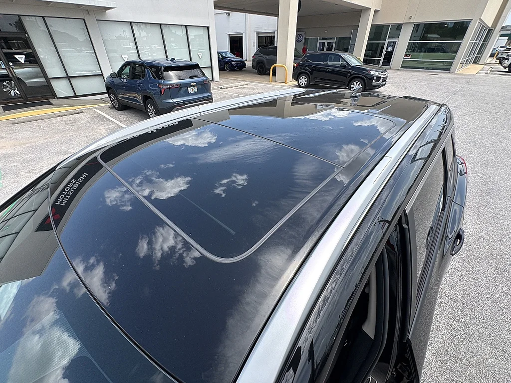 Used 2023 Super Black Nissan  image 14