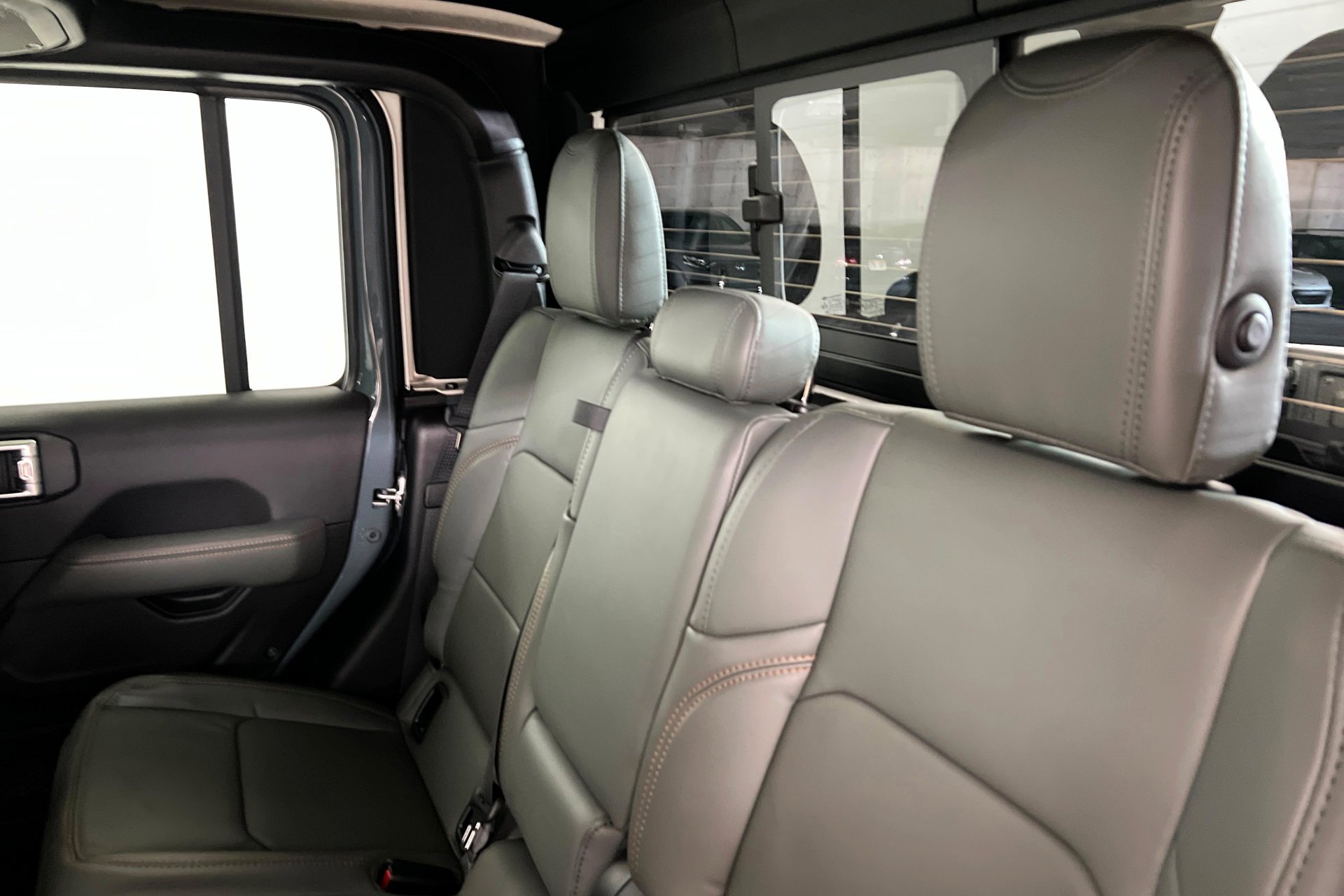 New 2026 Anvil Clear-Coat Exterior Paint Jeep Mojave X image 21