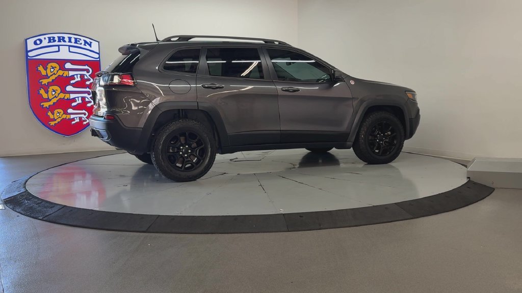 Used 2019 Crystal Metallic Jeep Trailhawk image 4
