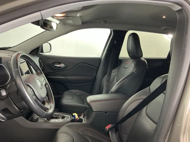 Used 2020 Light Brownstone Pearlcoat Jeep Trailhawk image 14
