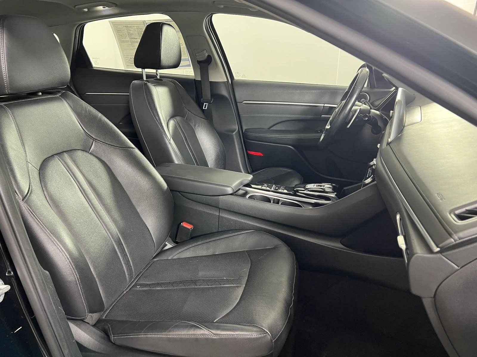 Used 2022 Phantom Black Hyundai Limited image 30