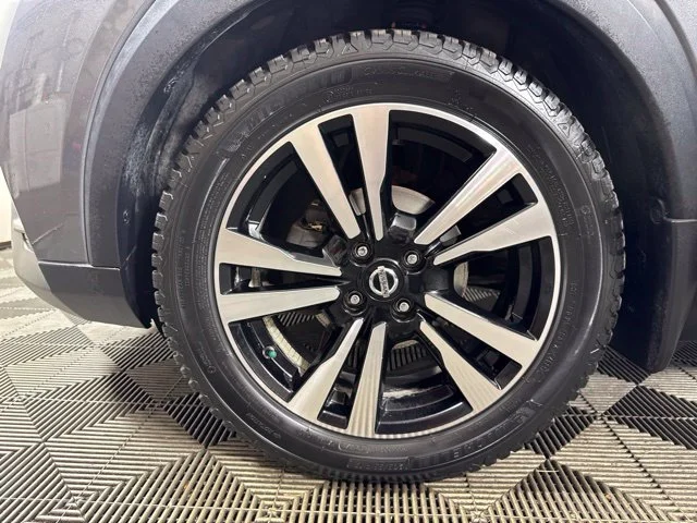 Used 2019 Gray Nissan SV image 10