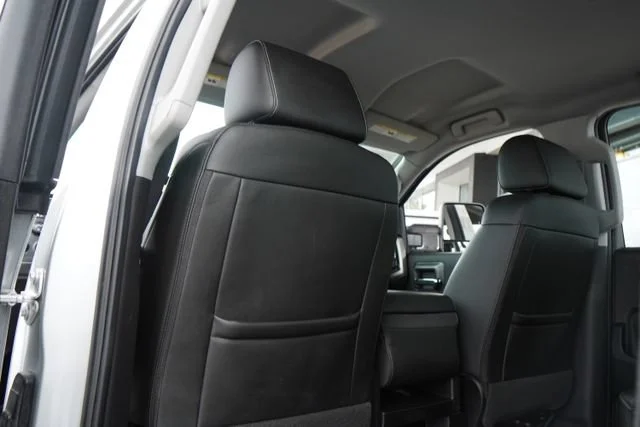 Used 2018 SILVER ICE METALLIC Chevrolet LT image 31