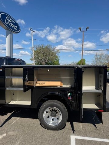 2026 Ford Chassis Cab F-450® LARIAT®