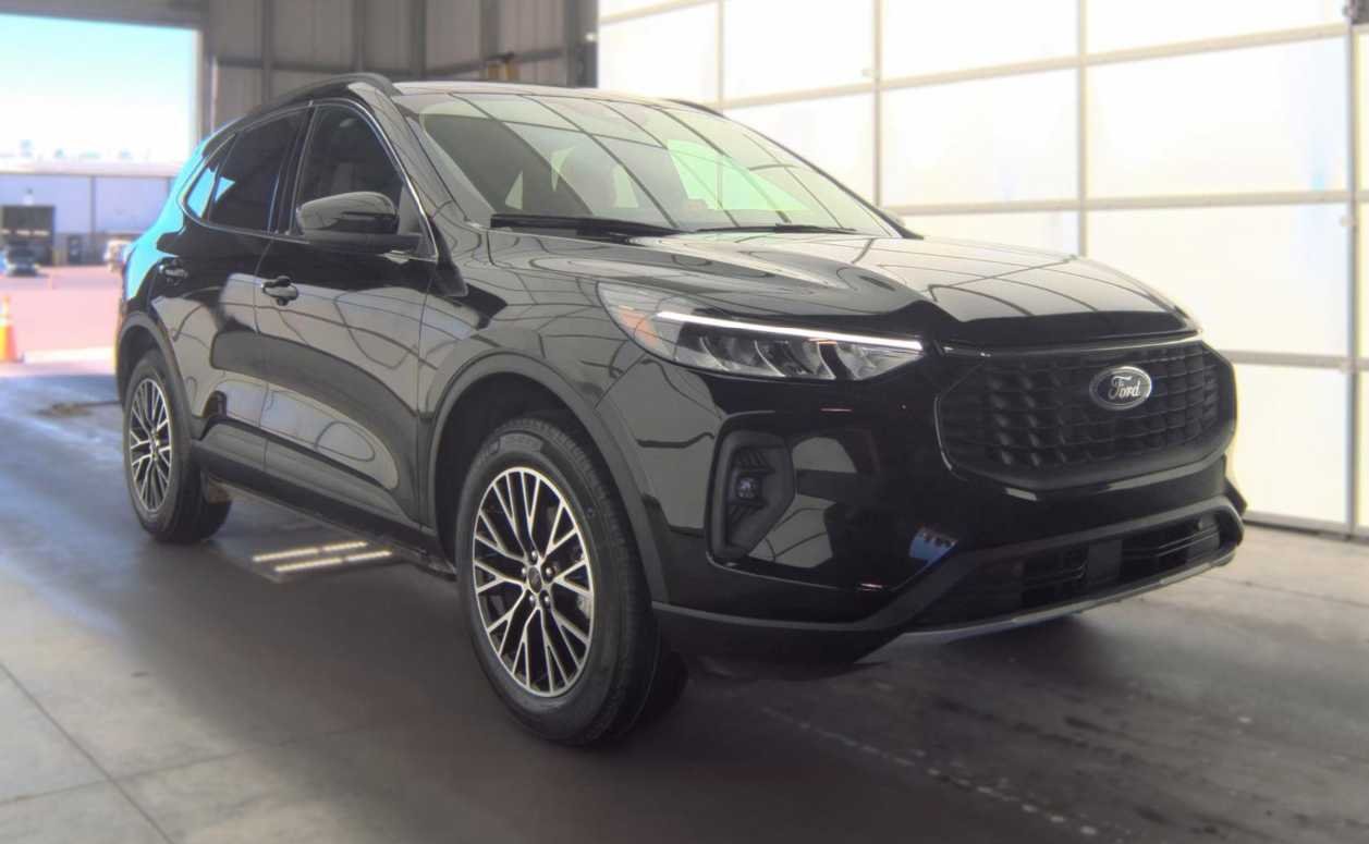 Used 2026 Agate Black Metallic Ford PHEV image 2
