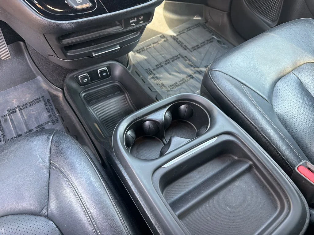 Used 2019 Gray Chrysler Touring L image 17