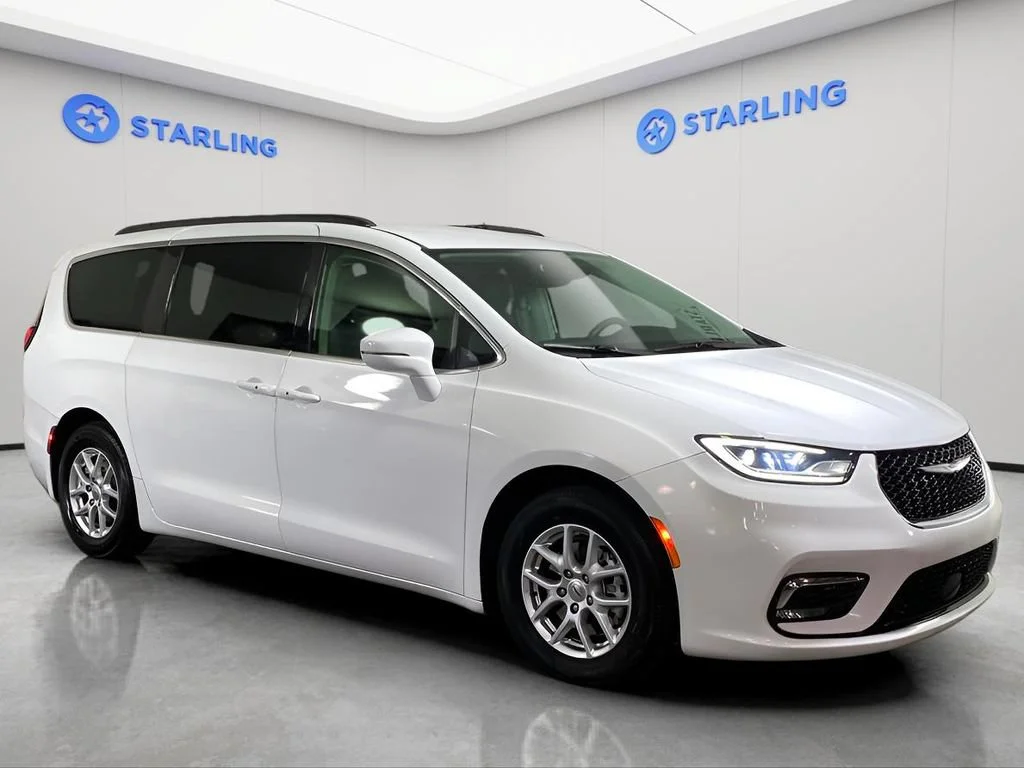 Used 2022 White Chrysler Touring L image 13