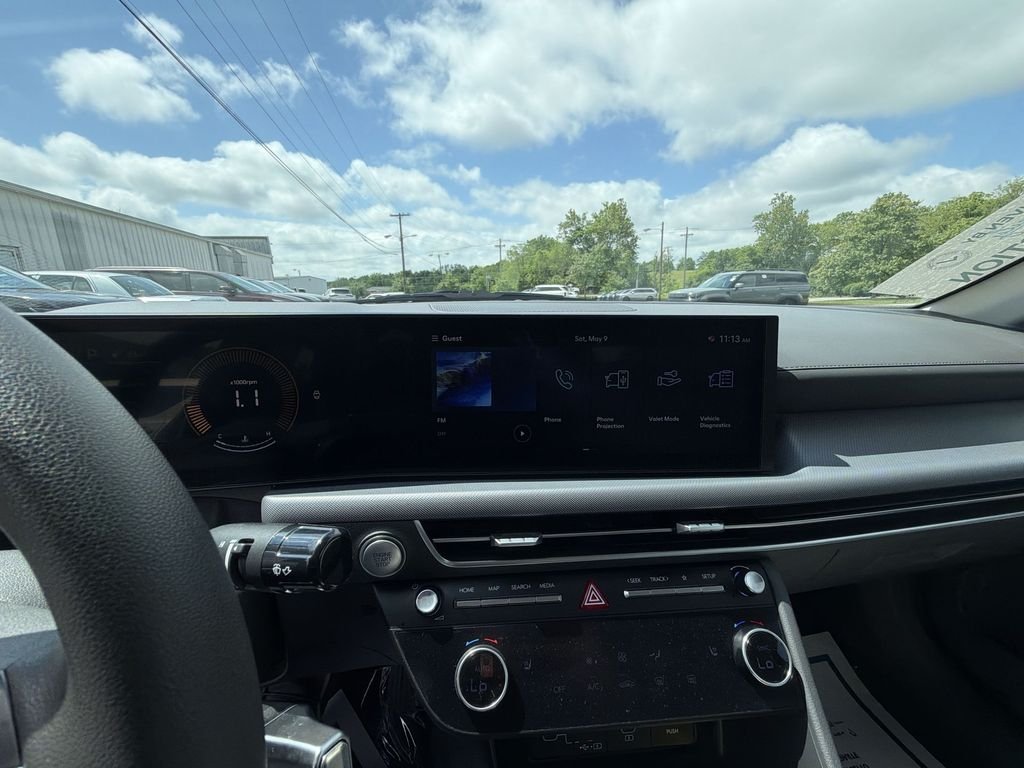 Used 2025 White Hyundai SEL image 16