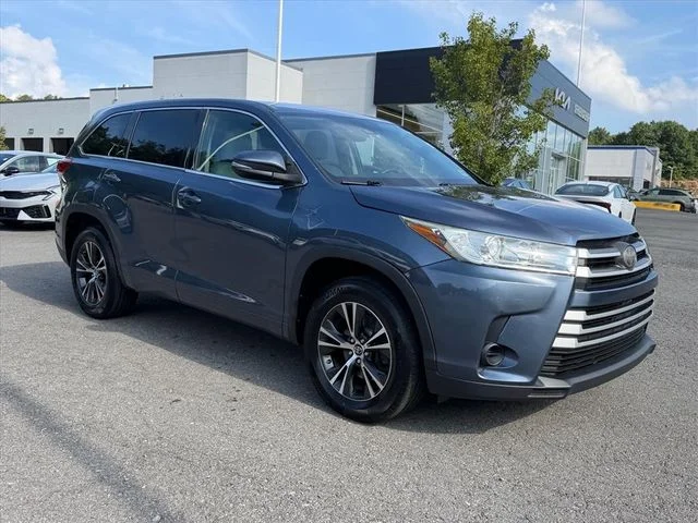 Used 2018 Blue Toyota LE image 16