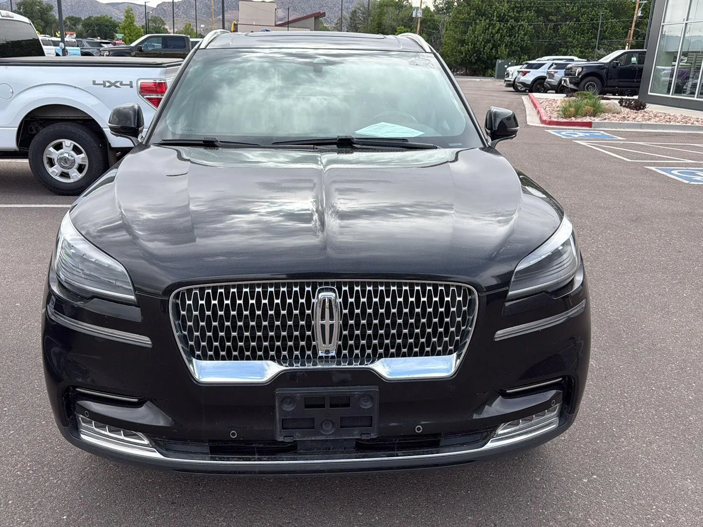 Used 2020 Infinite Black Metallic Lincoln Reserve image 6