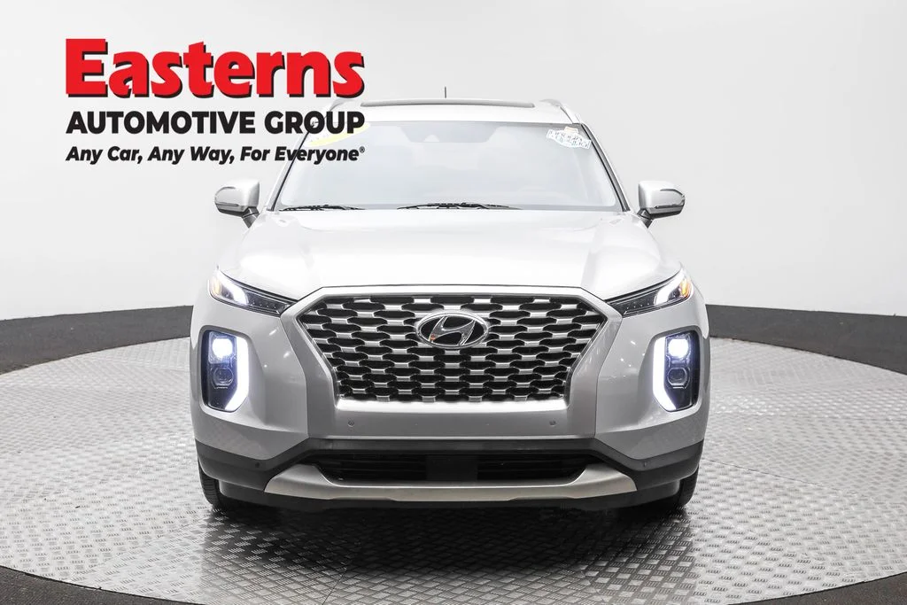 Used 2022 Silver Hyundai SEL image 2