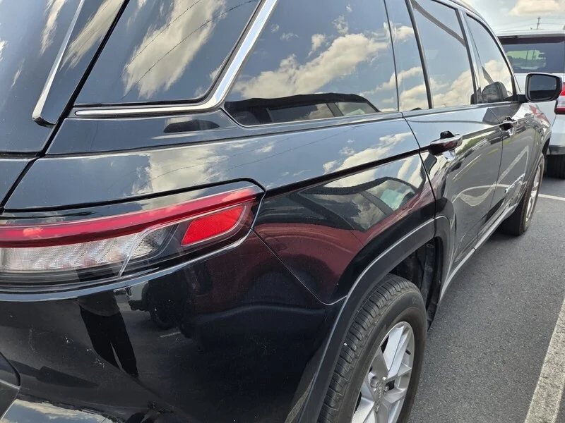 Used 2023 Diamond Black JEEP LAREDO image 9