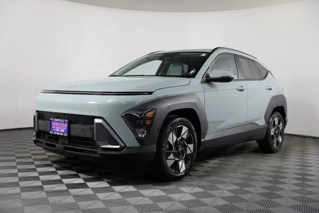 Used 2025 Green Hyundai SEL image 2