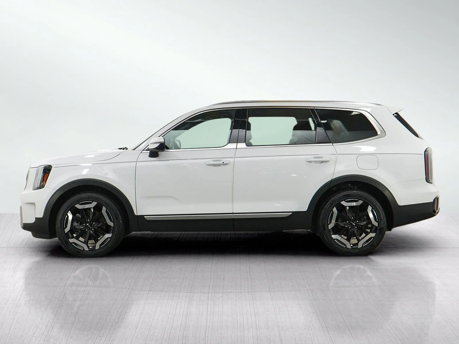Used 2023 Kia Telluride EX with VIN 5XYP3DGC1PG328934 for sale in Minneapolis, Minnesota