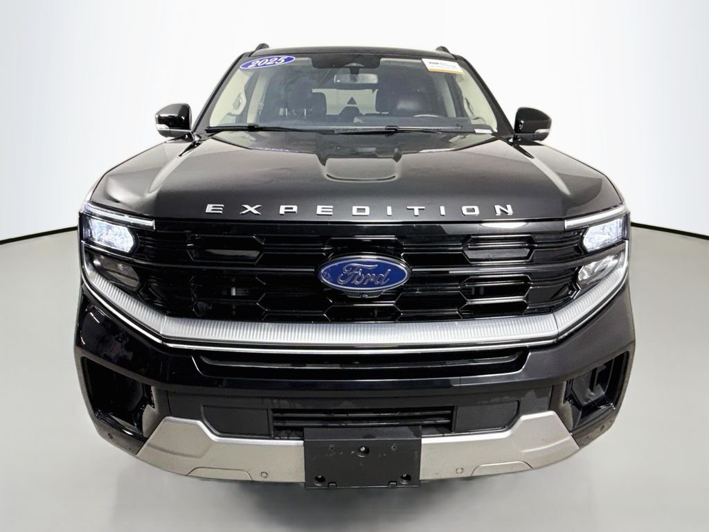 Used 2025 Agate Black Metallic Ford Platinum image 9