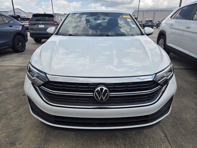 Used 2024 Opal White Pearl Volkswagen SE image 2