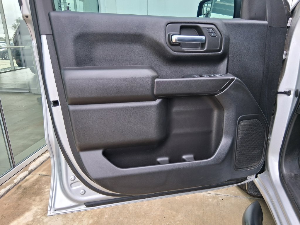 Used 2021 SILVER ICE METALLIC Chevrolet Custom image 16