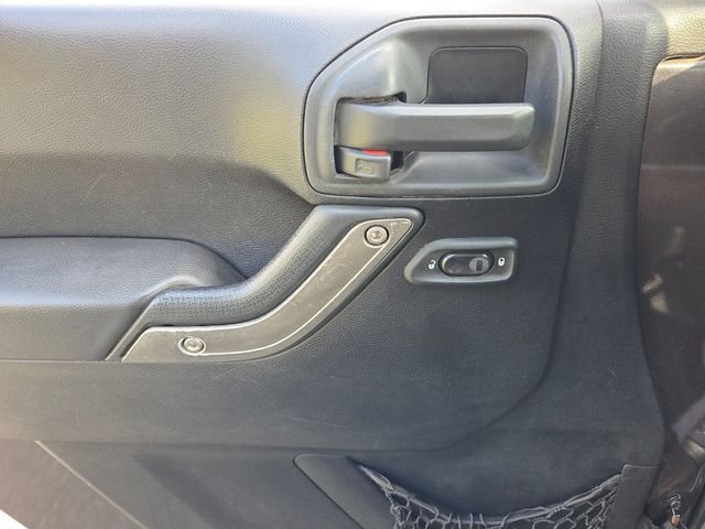 Used 2014 Gray Jeep Unlimited Sport image 28