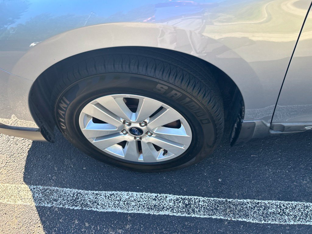 Used 2017 Silver Subaru 2.5i Premium image 13