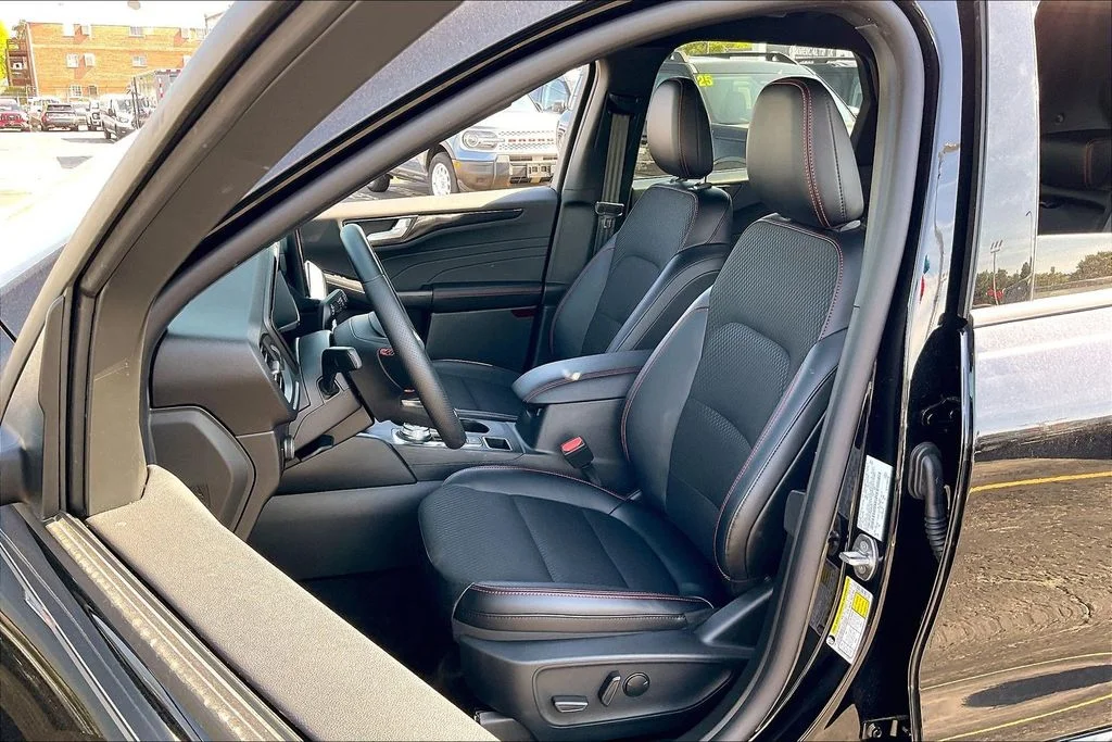 New 2026 Agate Black Metallic Ford ST-Line Elite image 24