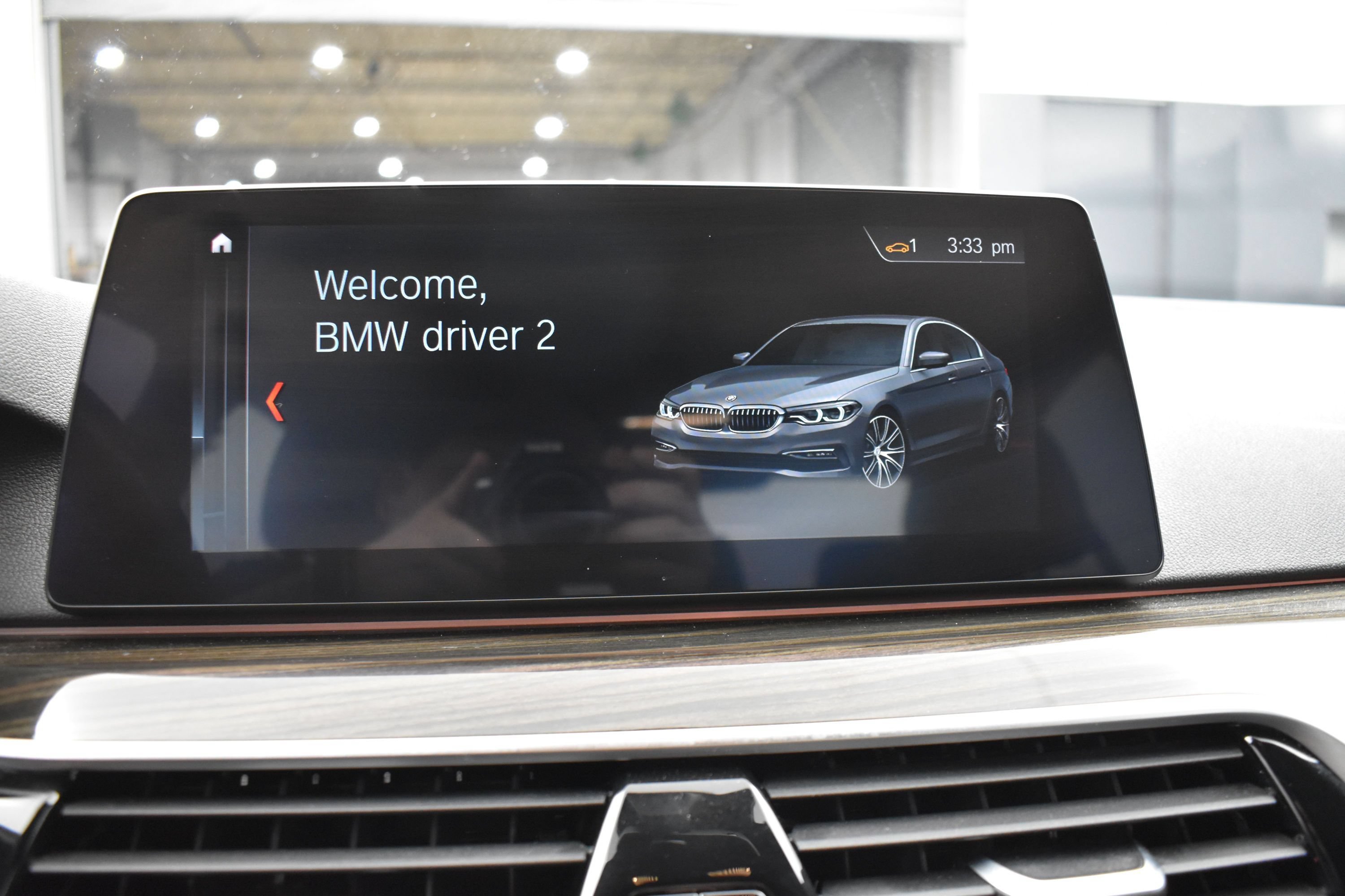 Used 2019 Dark Graphite Metallic BMW 530i xDrive image 8