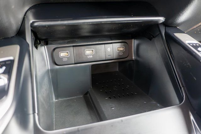 Used 2023 White Kia X-Line S image 30