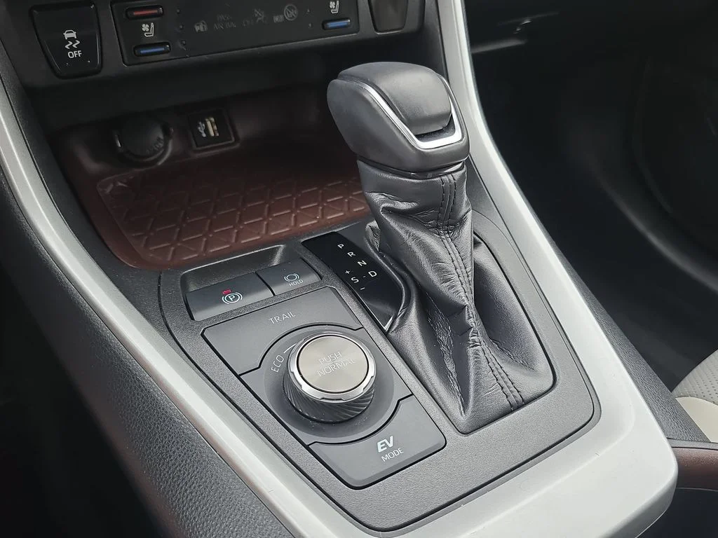 2024 Toyota RAV4 Limited - Photo 31